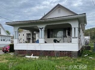 708 S 3rd Ave, Middleport, OH 45760