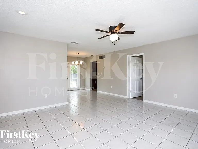 1291 NW 60th Ave — Photo 3