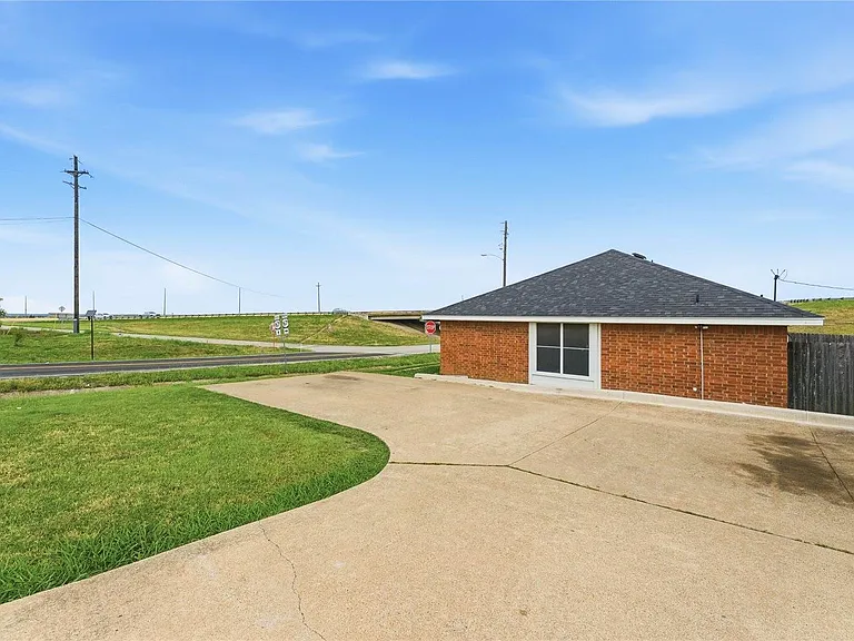 904 Overlook Dr — Photo 15