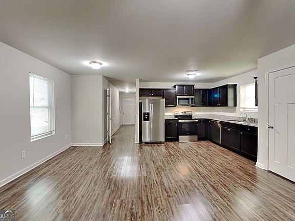 4th image of 6114 Avery St SW