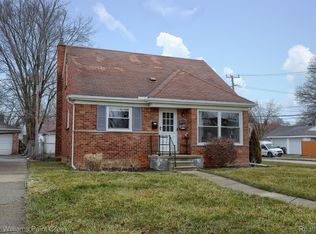 20521 Country Club Dr, Harper Woods, MI 48225