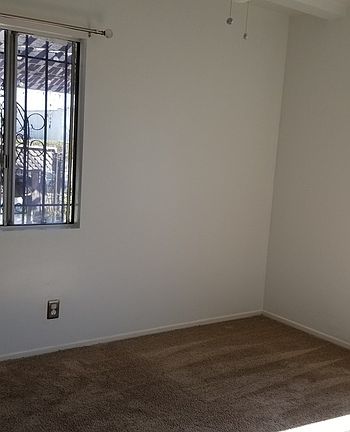 4th image of 1226 E 88th Pl