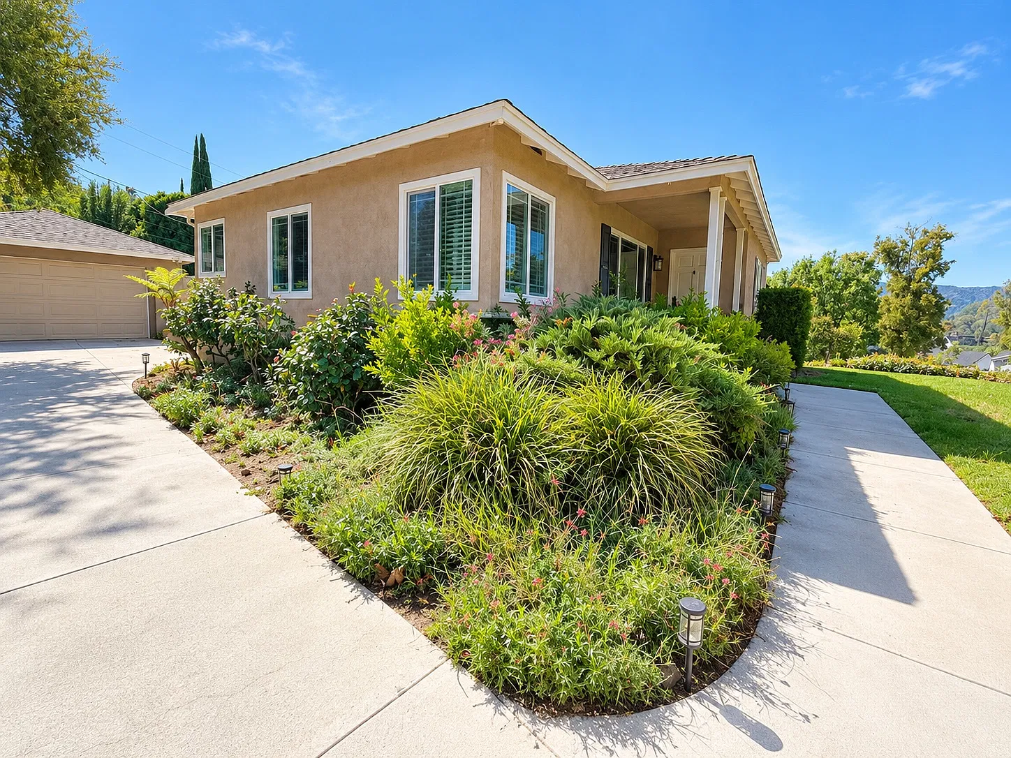 3 bed, 1319 sqft, $6,200 — Photo 3