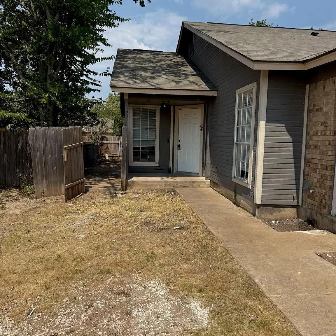 2 bed, 2.0 bath, 888 sqft, $1,295 — Photo 1