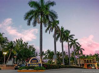 887 W Spinnaker Dr W, Hollywood, FL 33019