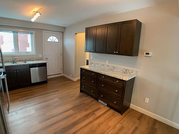 4th image of 130 Applewood Dr