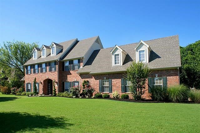 1st image of 425 Ravenaux Dr