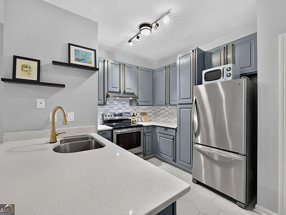 4th image of 821 Ralph McGill Blvd NE APT 3137