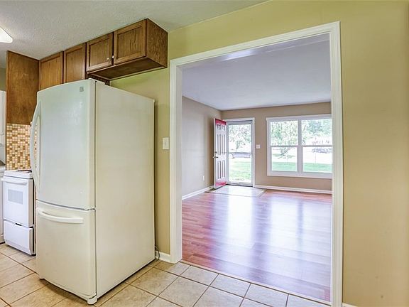 5th image of 5145 Alma St