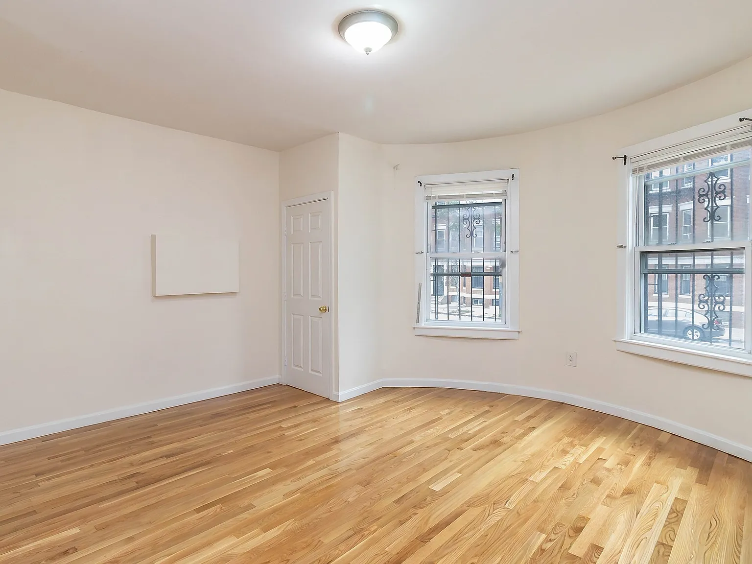 2 bed, 1.0 bath, 700 sqft, $2,400 — Photo 3