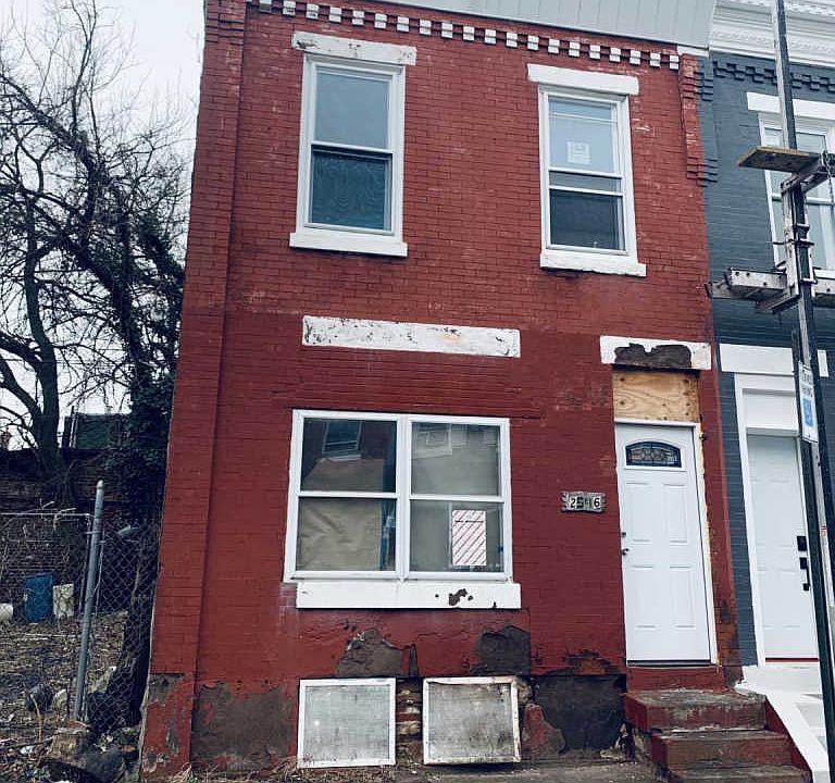 1st image of 2546 W Oakdale St