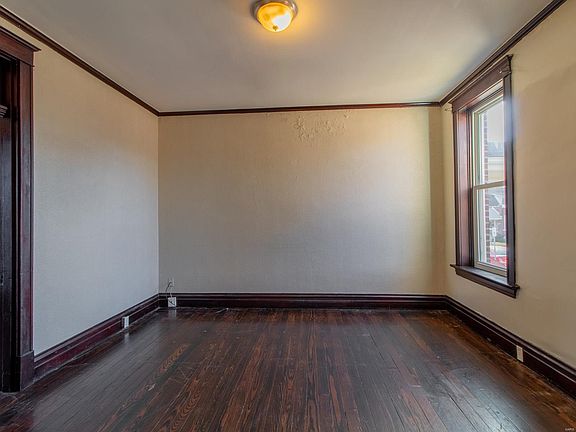 4th image of 4728 Newport Ave
