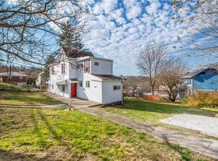 3215 Duquesne Ave, West Mifflin, PA