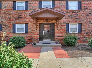 6752 Highland House Ct, Saint Louis, MO 63123