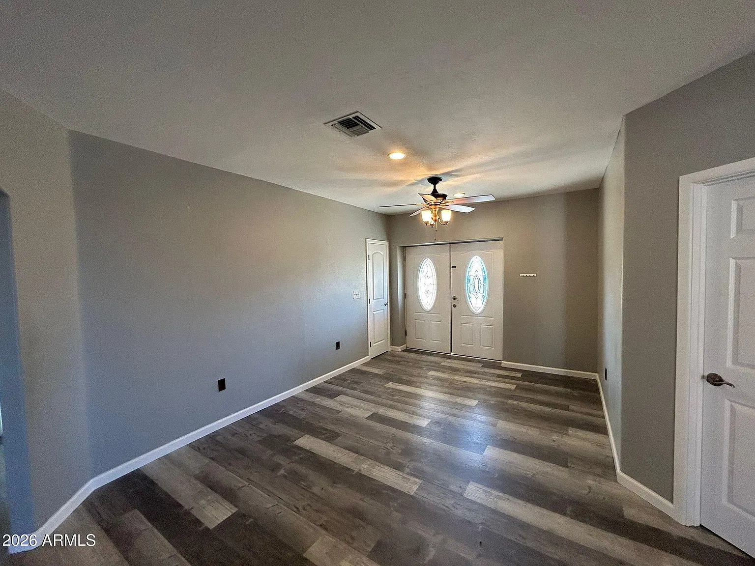 3 bed, 2.0 bath, 2117 sqft, $1,300 — Photo 4