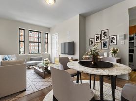 201 W 11th St