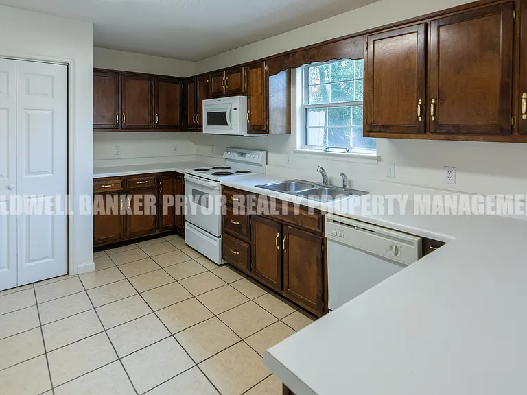 1240 N Concord Rd — Photo 9