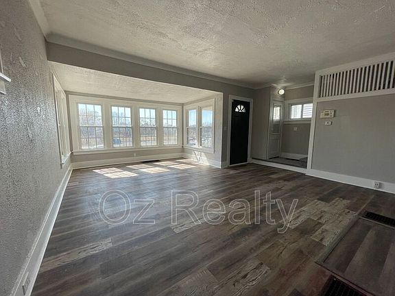 4th image of 1117 Varland Ave