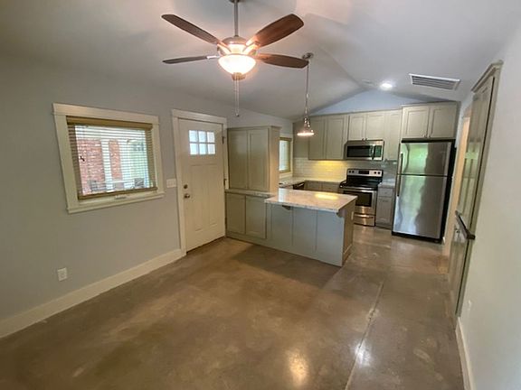 4th image of 226 S Hill Ave #111