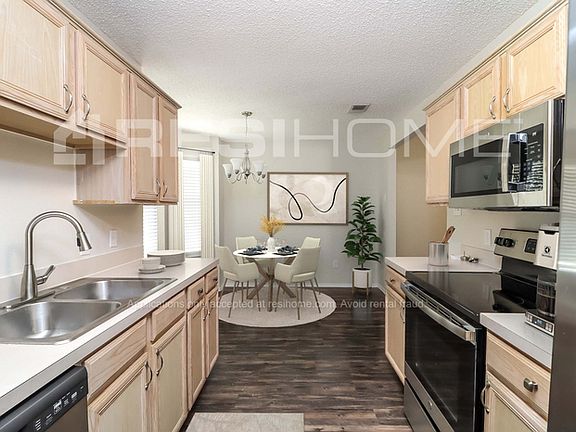5th image of 640 Ozark Ave