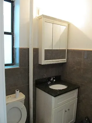 Rented by FlatFinders Realty | media 5