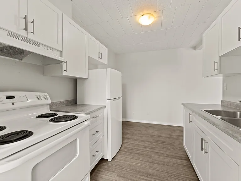 3165 Russell St — Photo 11