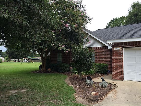 3rd image of 1014 Bonnie Blue Ave
