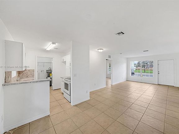 5th image of 1009 SW 12th Ave