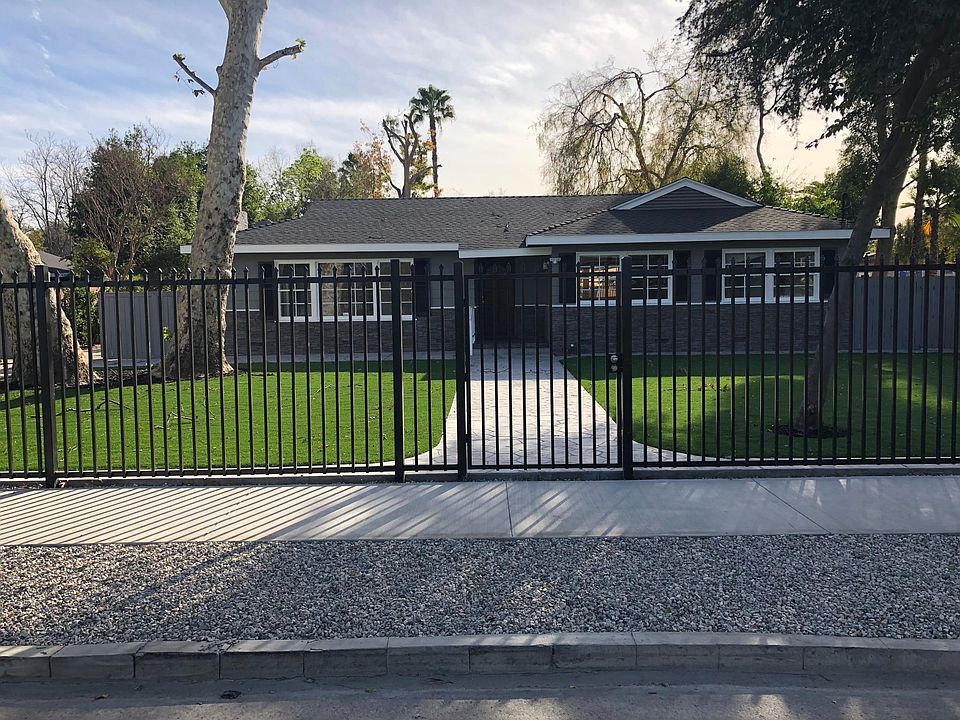 Front view - gated