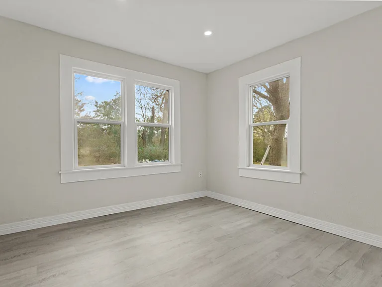 760 E Johnson St — Photo 21
