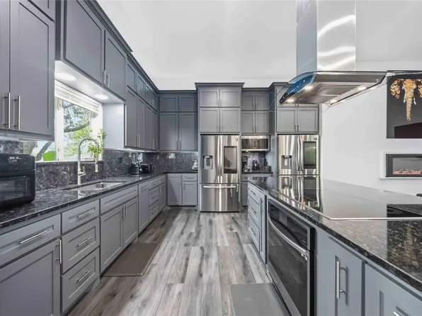 9318 E Creek Bend Dr, Needville, TX 77461