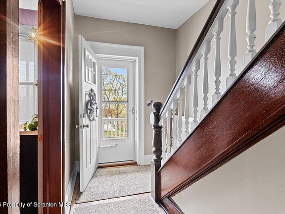 5th image of 1601 S Irving Ave