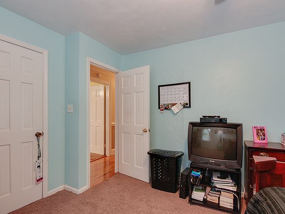 4th image of 1220 Grenadier Dr