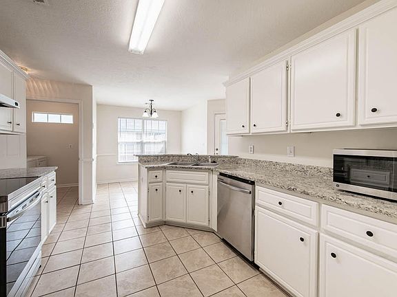 3rd image of 209 Taylor Cir