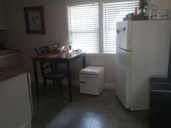 3rd image of 1076 Margaret Ave