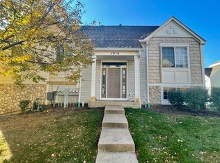 1918 Middlebury Dr, Aurora, IL 60503