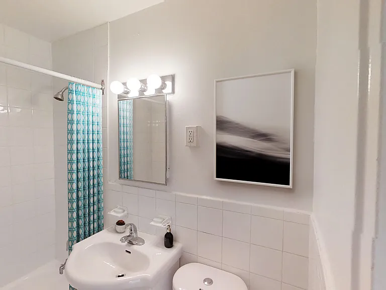 15 Leslie St — Photo 7