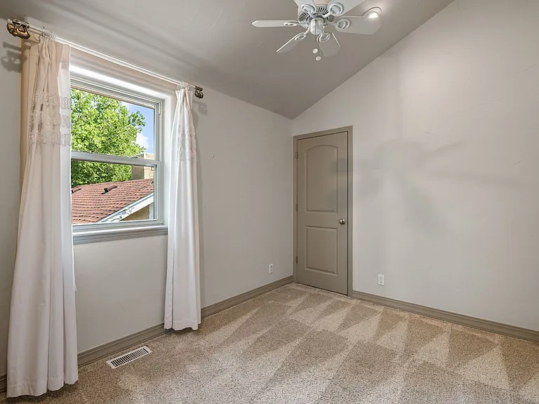1275 S Clayton St — Photo 33