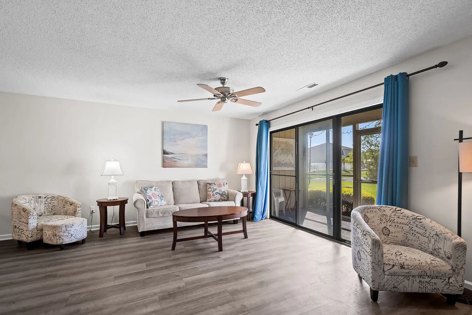 2 bed, 2.0 bath, 914 sqft, $3,461 — Photo 2