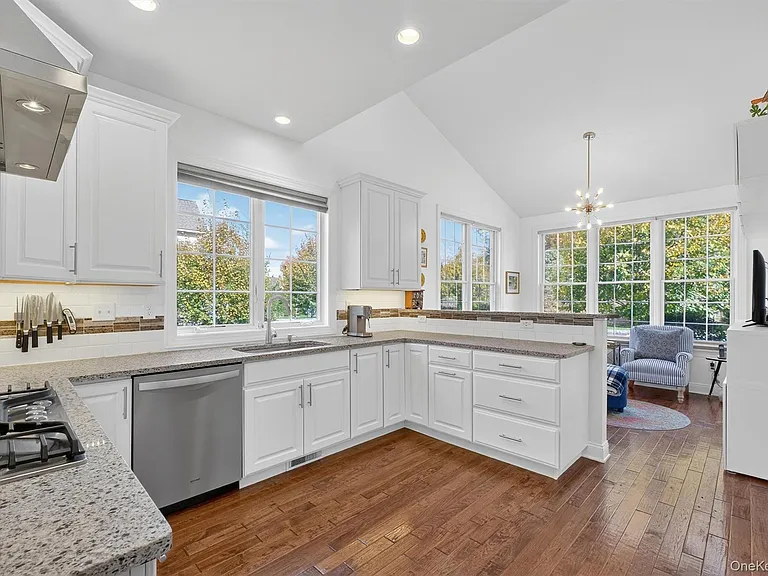 17 Deforest Dr — Photo 14