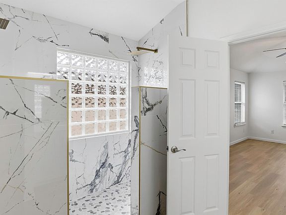 3rd image of 814 Bogart Rd