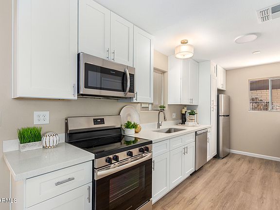 5th image of 1079 S LAWTHER Drive