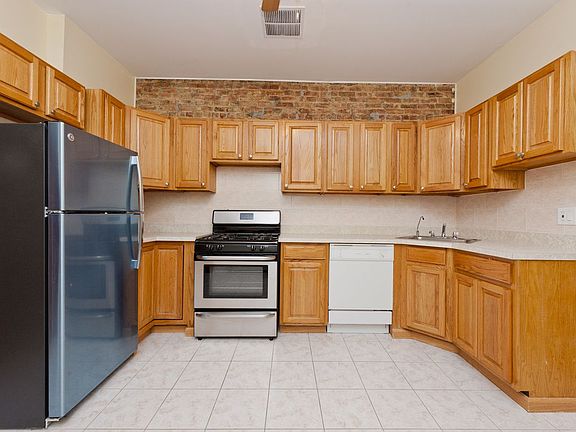 5th image of 176 Irving Ave APT 3R