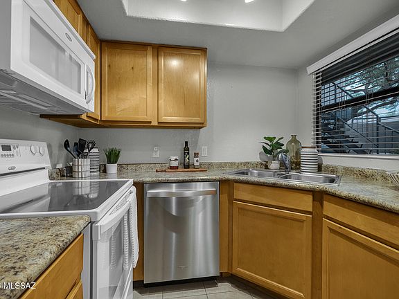 3rd image of 5855 N Kolb Rd #Road1102