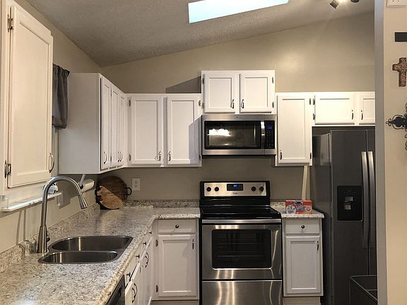 2nd image of 10 Cherrywood Ln