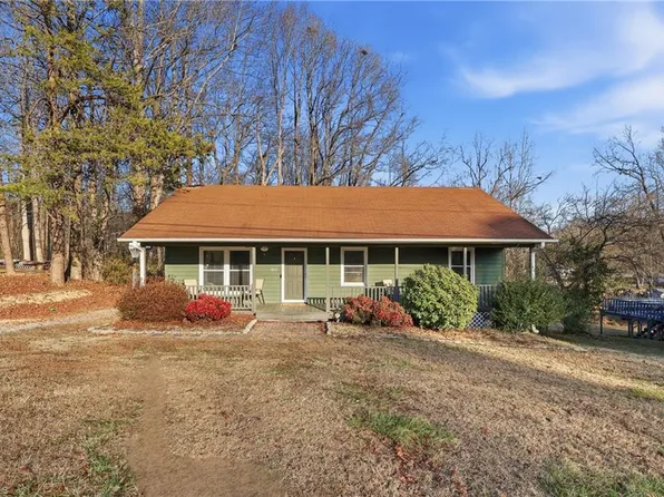 1811 Yarbrough Dr, Greensboro, NC 27405