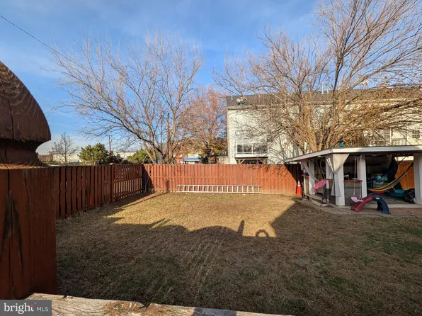 15 Leadbeater St, Alexandria, VA 22305