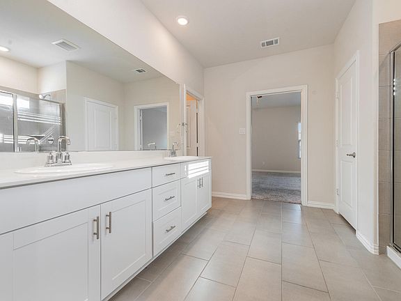 4th image of 344 Mohan Dr
