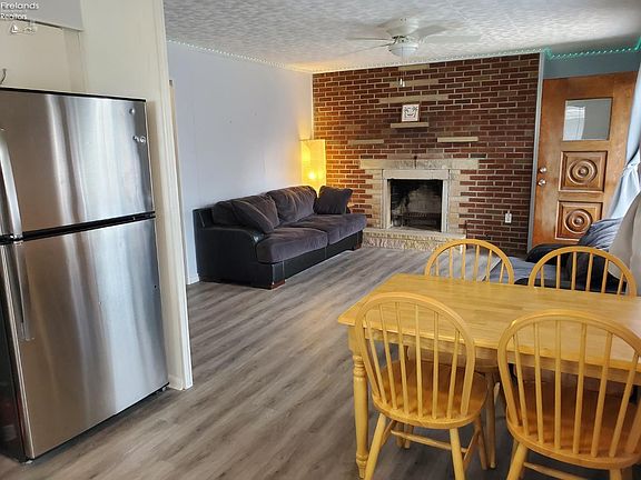 5th image of 247 N Maplewood Dr