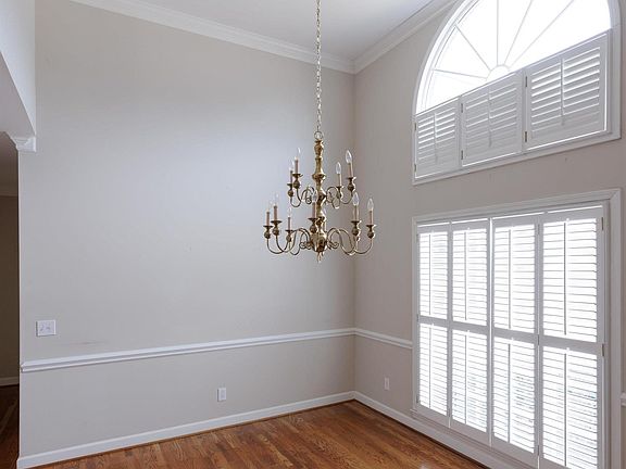 4th image of 216 Sun Garden Ct